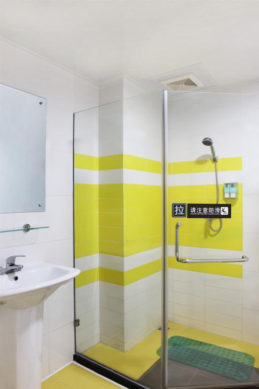 7Days Inn Qingdao Wusi Square Middle Xianggang Road Camera foto
