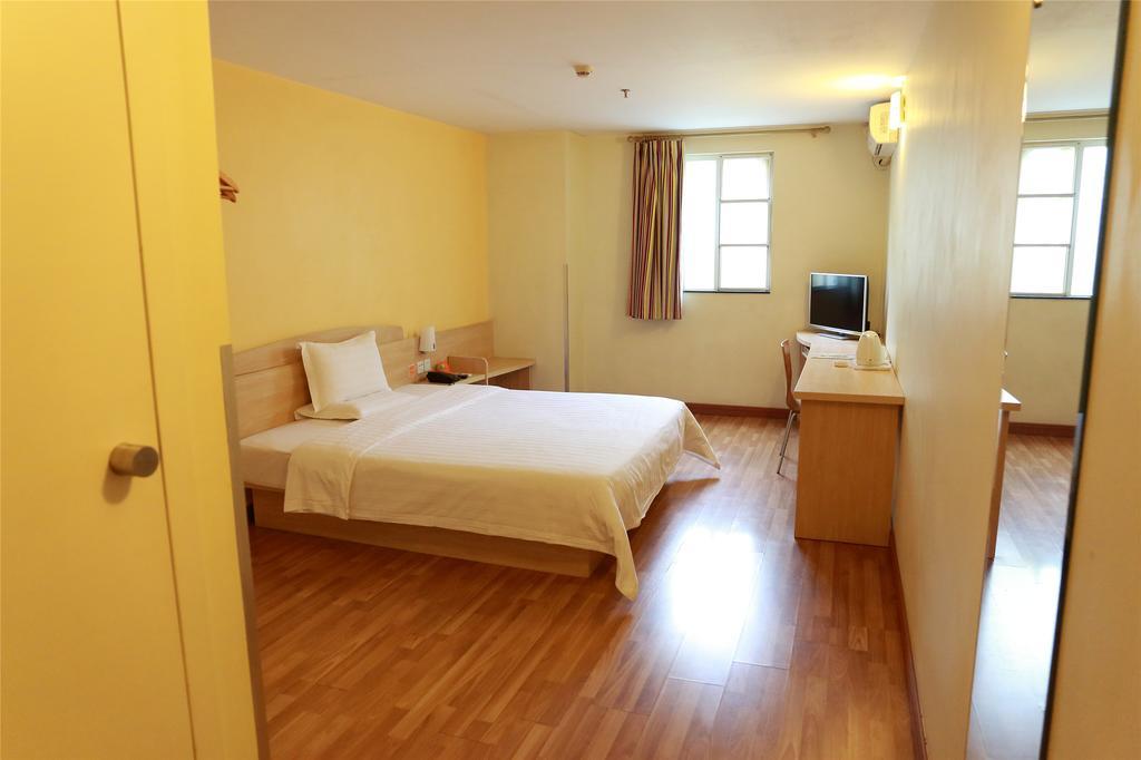 7Days Inn Qingdao Wusi Square Middle Xianggang Road Esterno foto